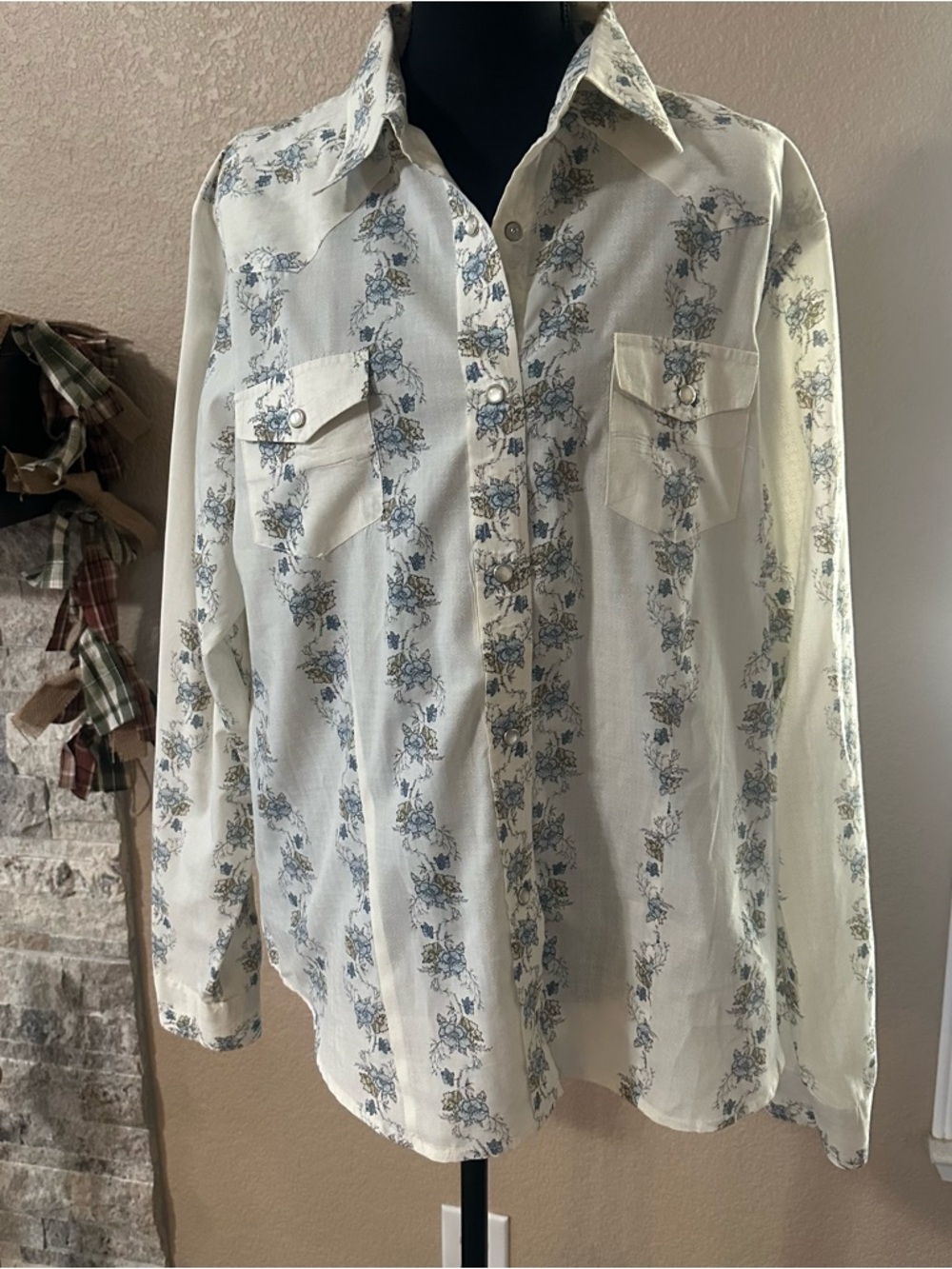Roper pearl snap long sleeve women’s XL floral cowgirl shirt
